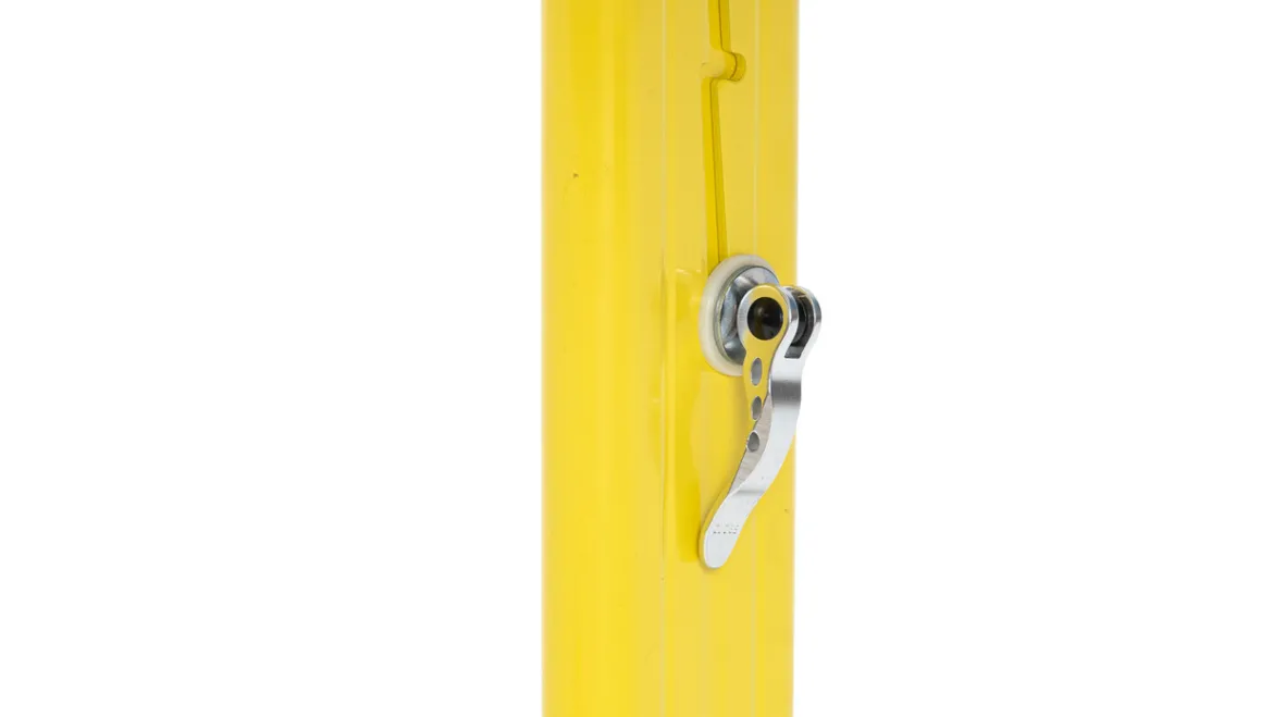 Aluflex Zweier-Schülertisch, höhenverstellbar 58-70 cm, Stahlfarbe zinkgelb, mit Drahtkorbablage, Filzgleiter, 6-12 Jahre