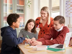 Arduino, Education Starter Kit, Mikrocontroller, inkl. 9 Lektionen und 2 Gruppenprojekten, für 8 Personen