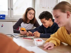 Arduino, Education Starter Kit, Mikrocontroller, inkl. 9 Lektionen und 2 Gruppenprojekten, für 8 Personen