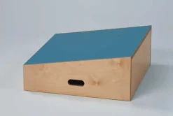 Ausgleichspodest blau