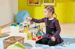 Bau- und Spielstufen mit Spiegel