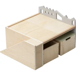 Bodenspieltisch mit Sitzbänken