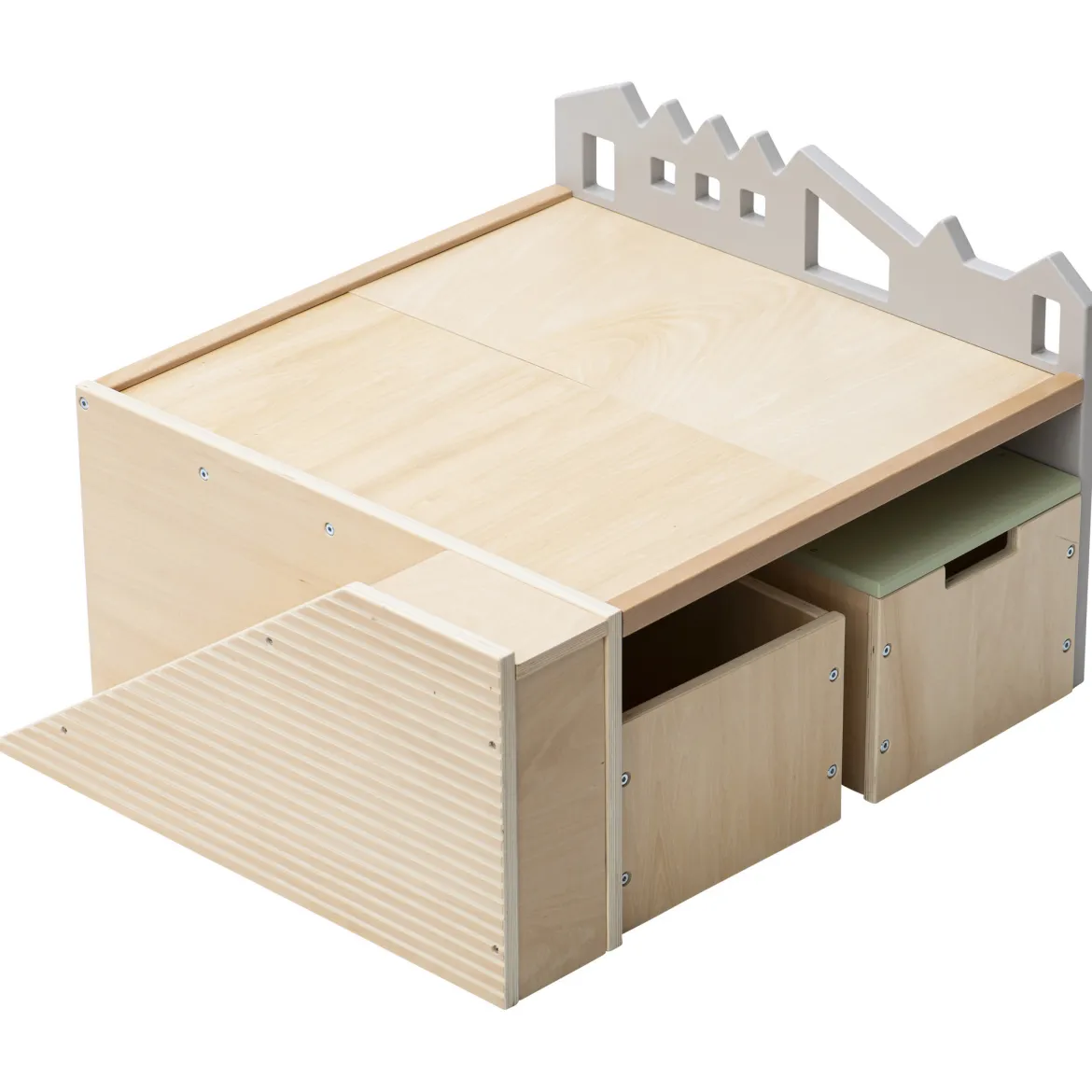 Bodenspieltisch mit Sitzbänken