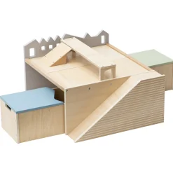 Bodenspieltisch mit Sitzbänken