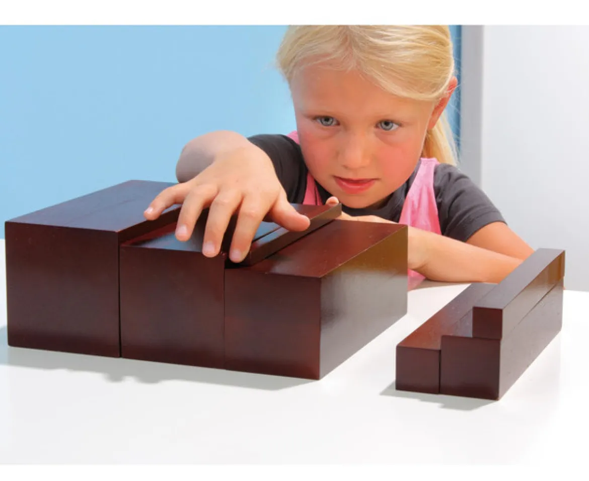Braune Treppe, 10 hölzerne Prismen, ab 3 Jahre