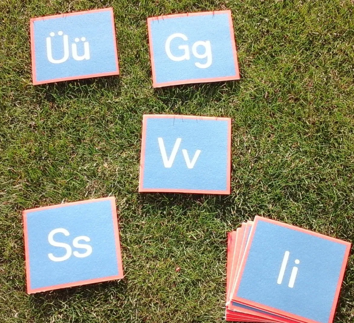 Buchstaben-Teppichfliesen
