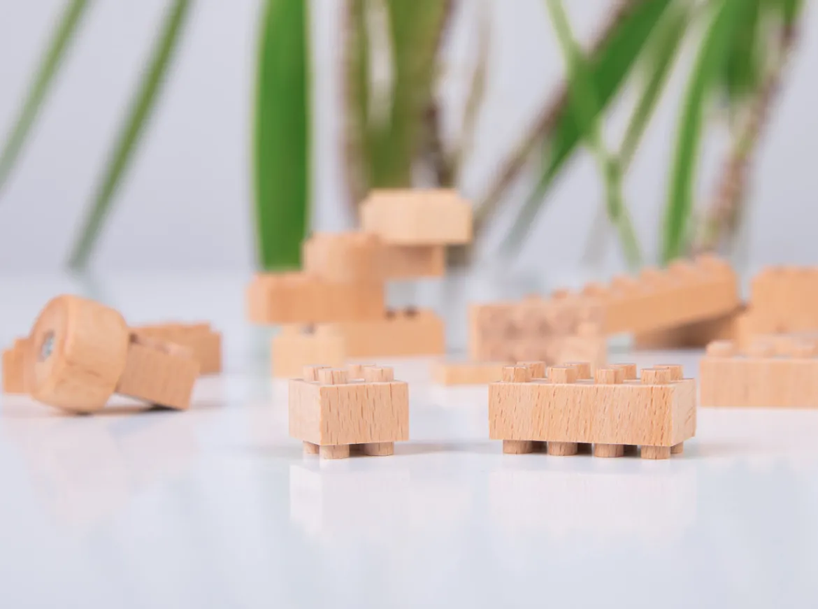 FabBrix Holzbausteine aus Buchenholz 300er-Set im Leinensäckchen