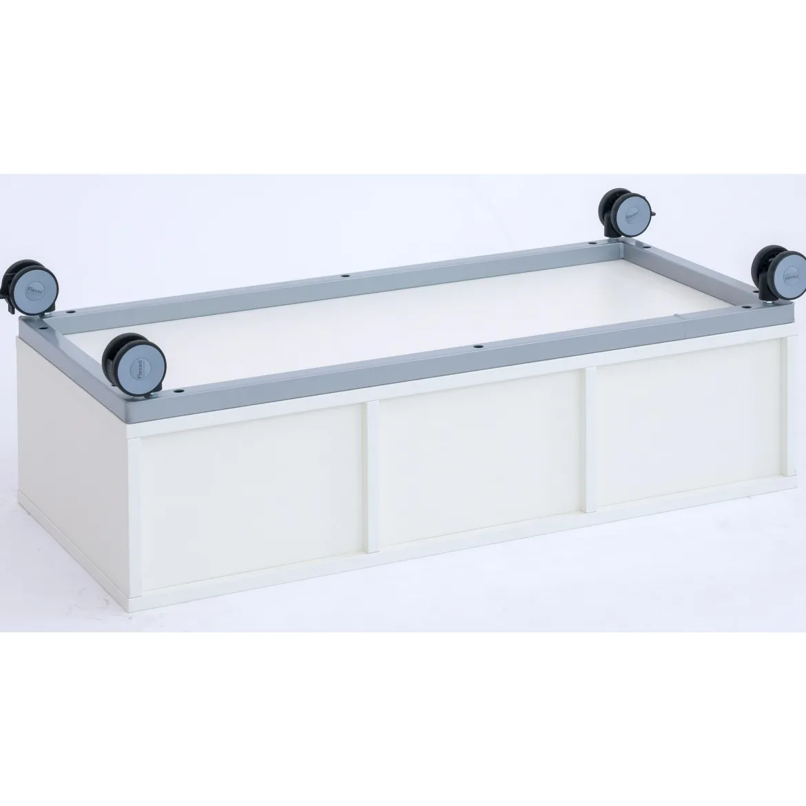 Flexeo® Sitzregal PRO Buche hell, Stahlrahmen, 4 Reihen, je 4 große und kleine Boxen hellblau/dunkelblau, Rollen