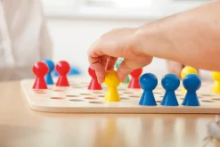 Go 4, Spielbrett mit Spielfiguren + Würfel, ab 3 Jahren (auch für Senioren)