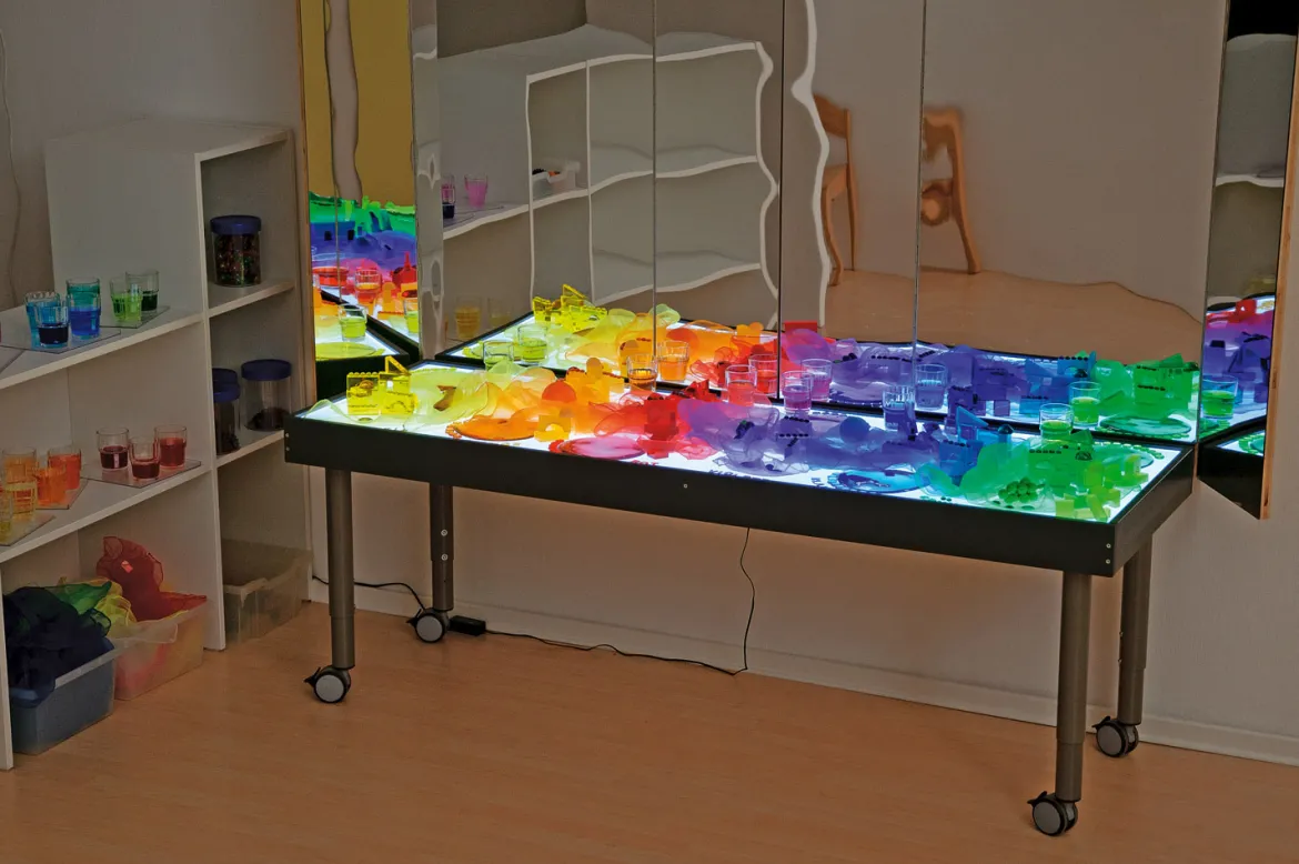 Großer Leuchttisch, 180 x 60 cm, höhenverstellbar 66,5 bis 83,5 cm