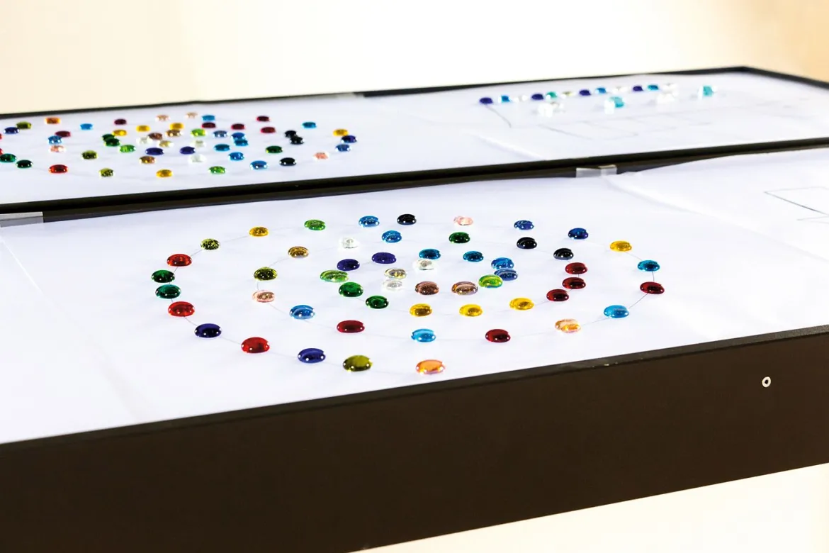 Großer Leuchttisch, 180 x 60 cm, höhenverstellbar 66,5 bis 83,5 cm