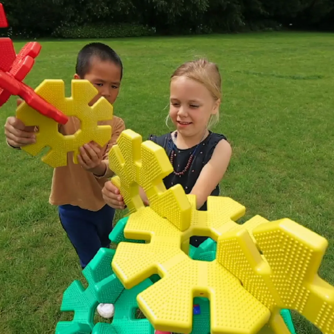 Große Steckblumen, Giant Polydron Octoplay, Großes Klassenset, 84 Teile, aus Recyclingkunststoff, für Kinder