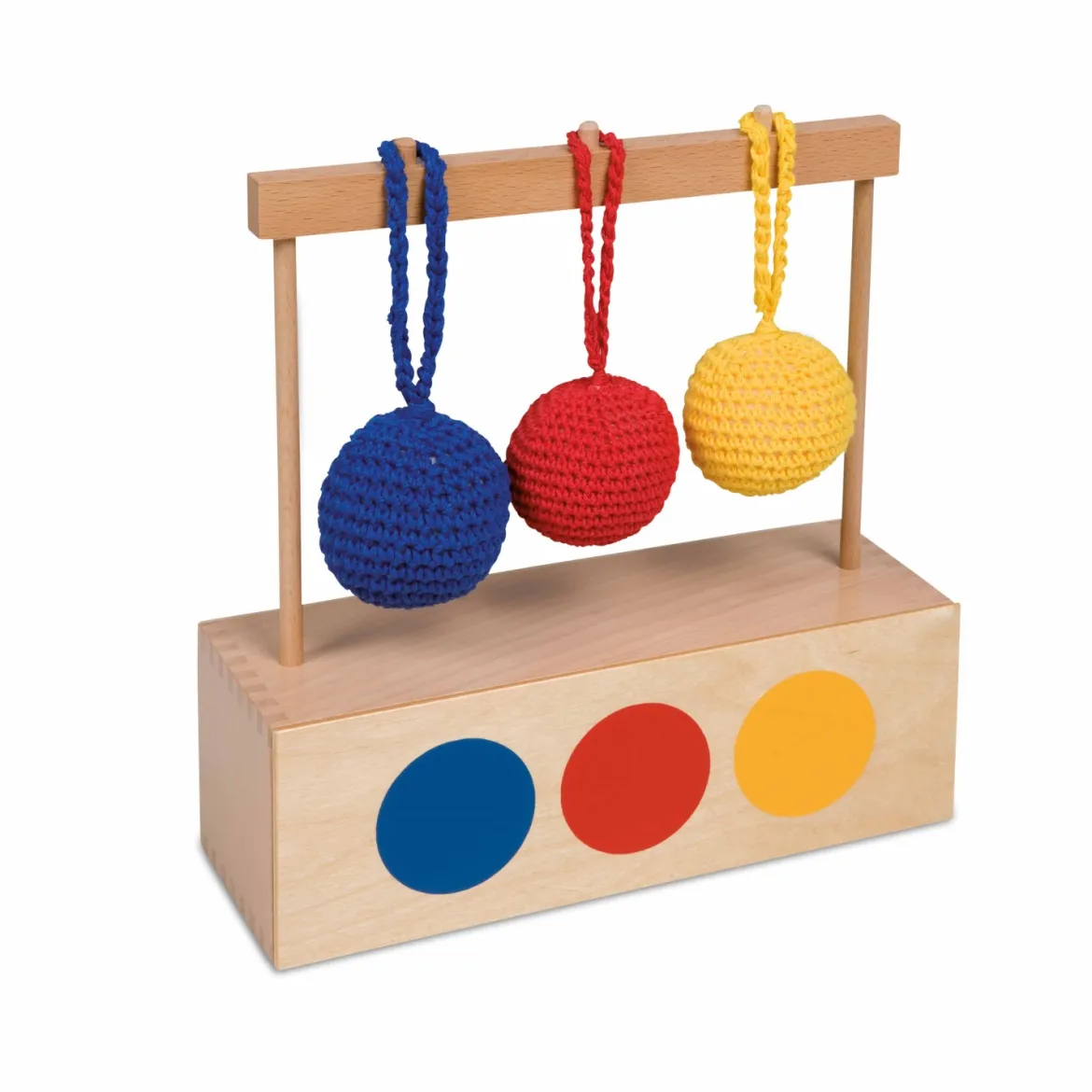Imbucare-Kasten mit drei gestrickten Bällen