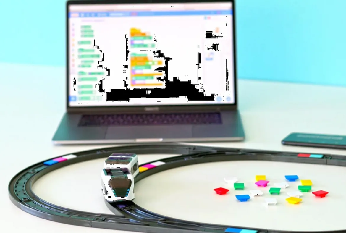 Intelino Smart Train, Starter Set, programmierbarer Zug-Roboter, 4 Programmiermodi, inkl. 20 Schienen und 40 Farbplättchen