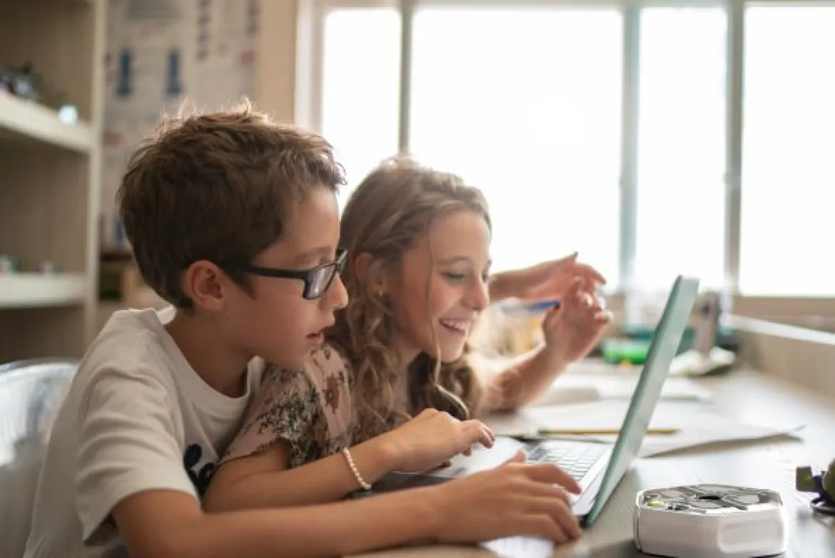 iRobot Root Lite, Coding Roboter, inkl. Whiteboard, Vinyl-Haftfolien und Marker