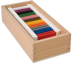 Kasten mit je zwei Täfelchen in 11 Farben