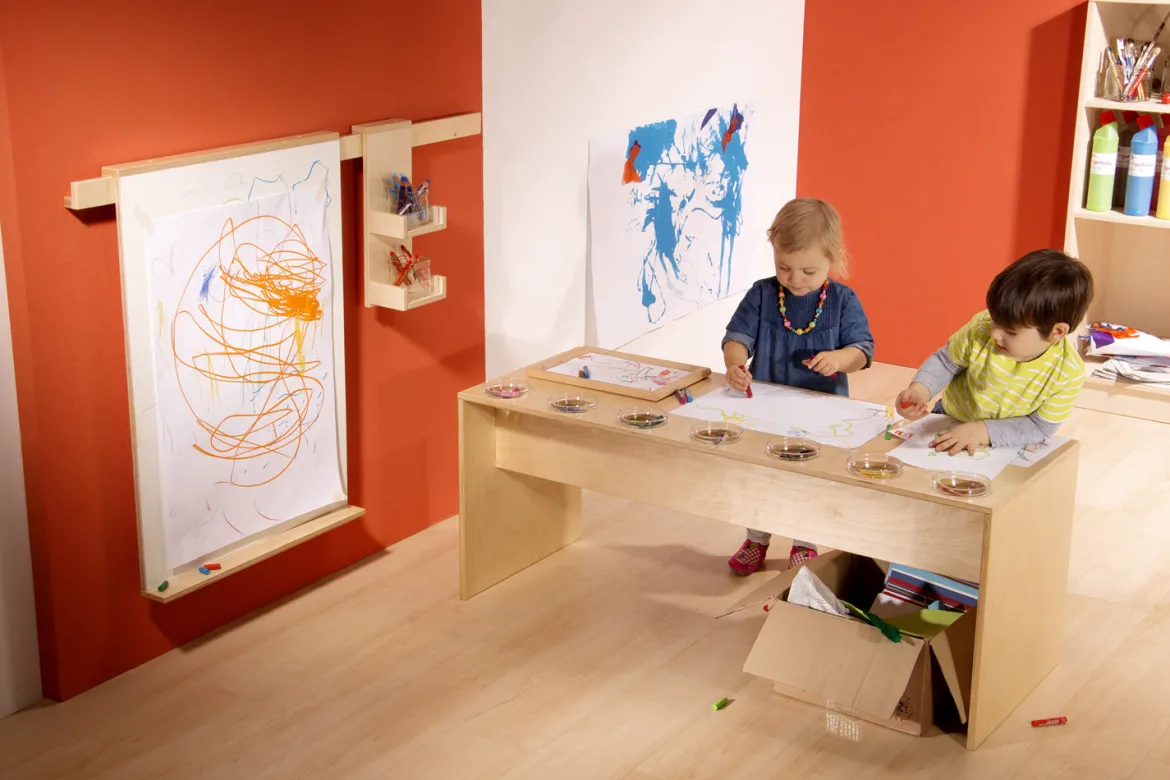 Kritzeltisch, 2-3 Jahre