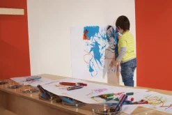 Kritzeltisch, 2-3 Jahre