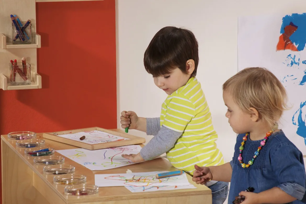 Kritzeltisch, 2-3 Jahre