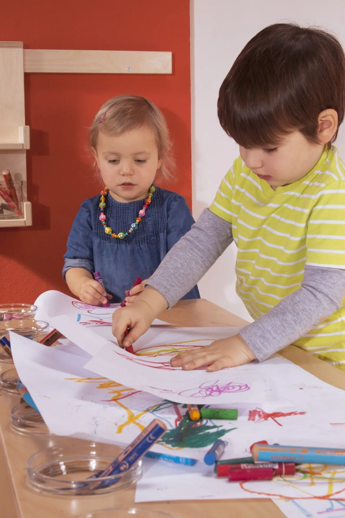 Kritzeltisch, 2-3 Jahre