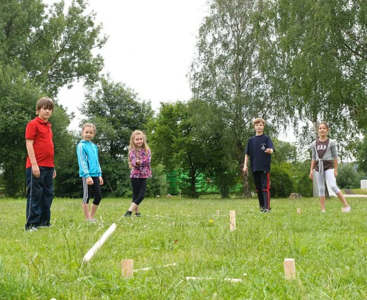 KUBB Wikingerspiel, Outdoor-Wurfspiel, 21-teilig, für Groß und Klein