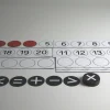 Lehrer-Rechenleiste mit 22 magnetischen Wendeplättchen rot/blau und 10 Rechenzeichen