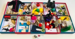 Lesedosen mit 90 kleinen Gegenständen und Namenkärtchen, ab 3 Jahre