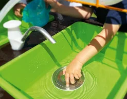 Mobiler Sand-Wasser-Tisch mit Pumpe