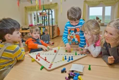 Quer durch 4 eckig, Brettspiel, ab 5 Jahre