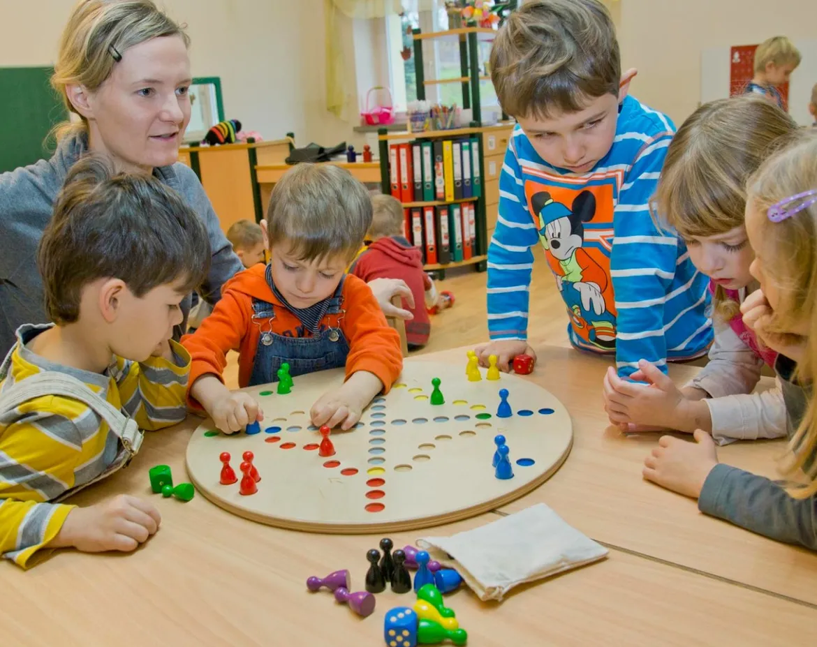 Quer durch 4 rund, Brettspiel, ab 5 Jahre