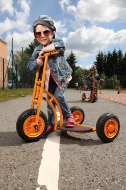 Roller klein (67 cm) mit drei Rädern, Bengy, orange, TopTrike Kinderfahrzeug