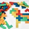Satz aus 60 Pentominos in 5 Farben aus RE-Wood, im Karton