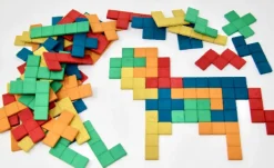 Satz aus 60 Pentominos in 5 Farben aus RE-Wood, im Karton