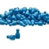 Satz aus 100 Spielfiguren in blau, verpackt im Karton.