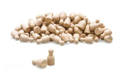 Satz aus 100 Spielfiguren in naturfarben, verpackt im Karton