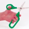Selbstöffnende Schere mit großer und kleiner Fingerhalterung für Linkshänder