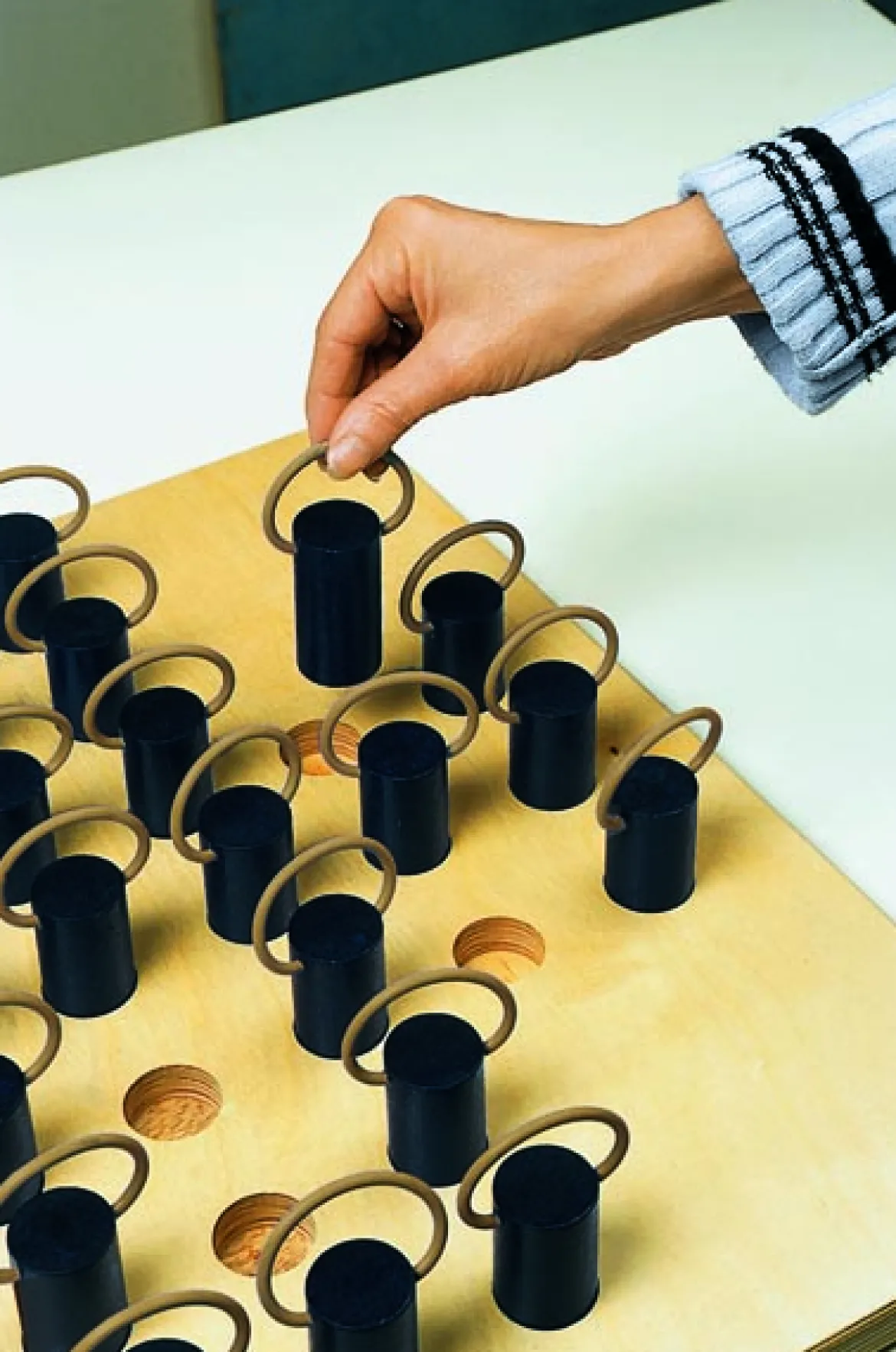 Solitär Bügelstecker, mit Spielbrett, ab 3 Jahre
