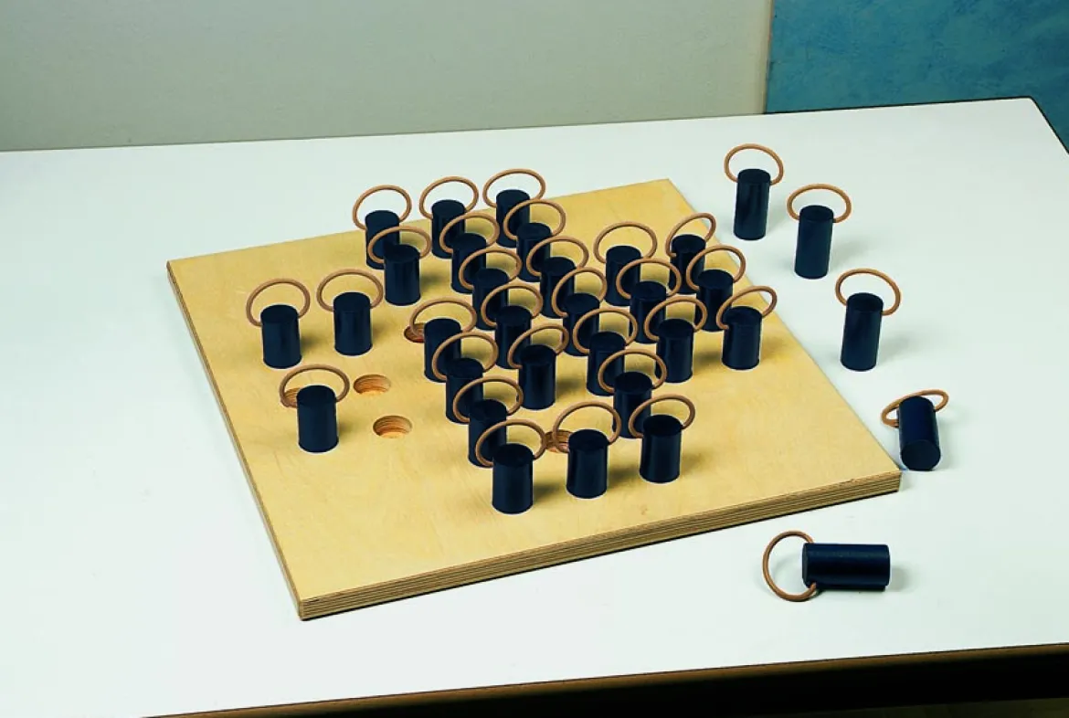 Solitär Bügelstecker, mit Spielbrett, ab 3 Jahre