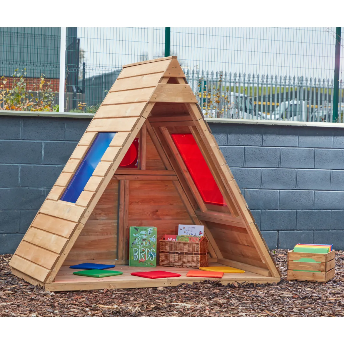 Spielhütte "Feenhaus", mit Spitzdach und bunten Fenstern, Indoor und Outdoor, aus Holz