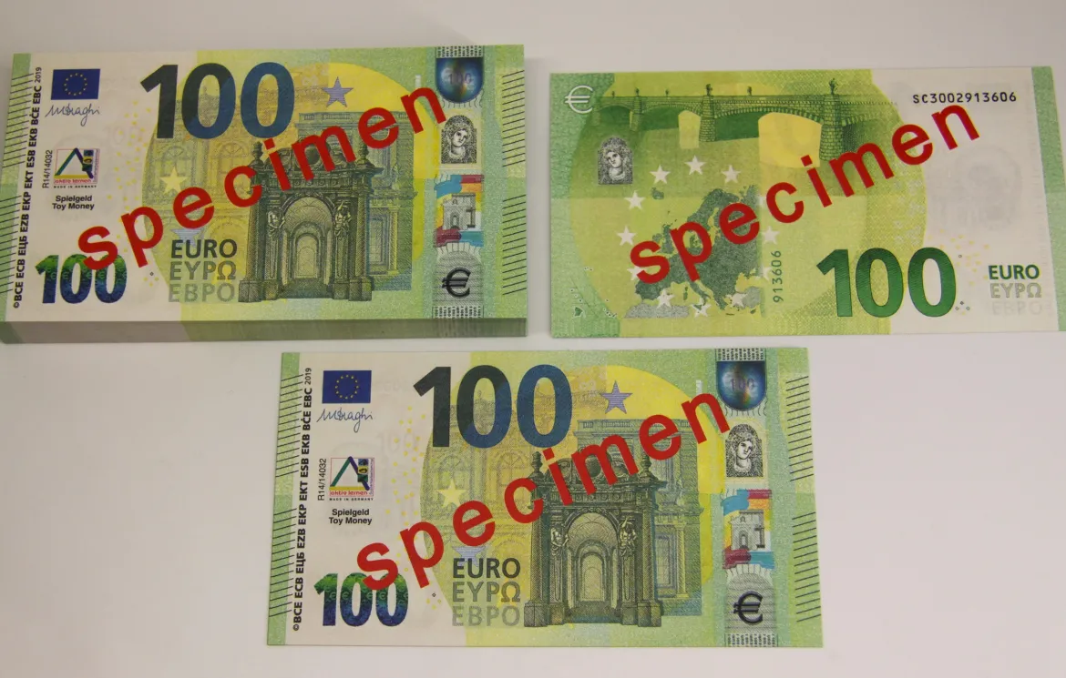 100 Stück Euro-Scheine Spielgeld zu 100 Euro