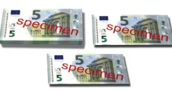 100 Stück Euro-Scheine Spielgeld zu 5 Euro