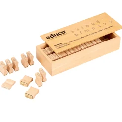 Umriss-Stempel mit Buchstaben in Holzbox