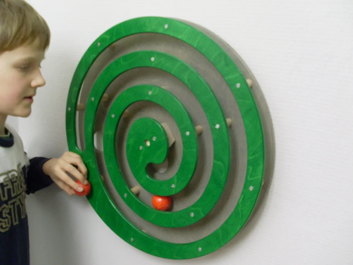 Wandspiel Kugel-Spirale grün, ab 3 Jahre