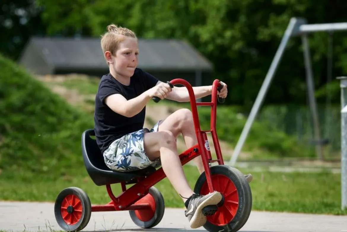 Winther Dreirad Maxi mit Schalensitz, rot, 5-12 Jahre, VIKING Kinderfahrzeug