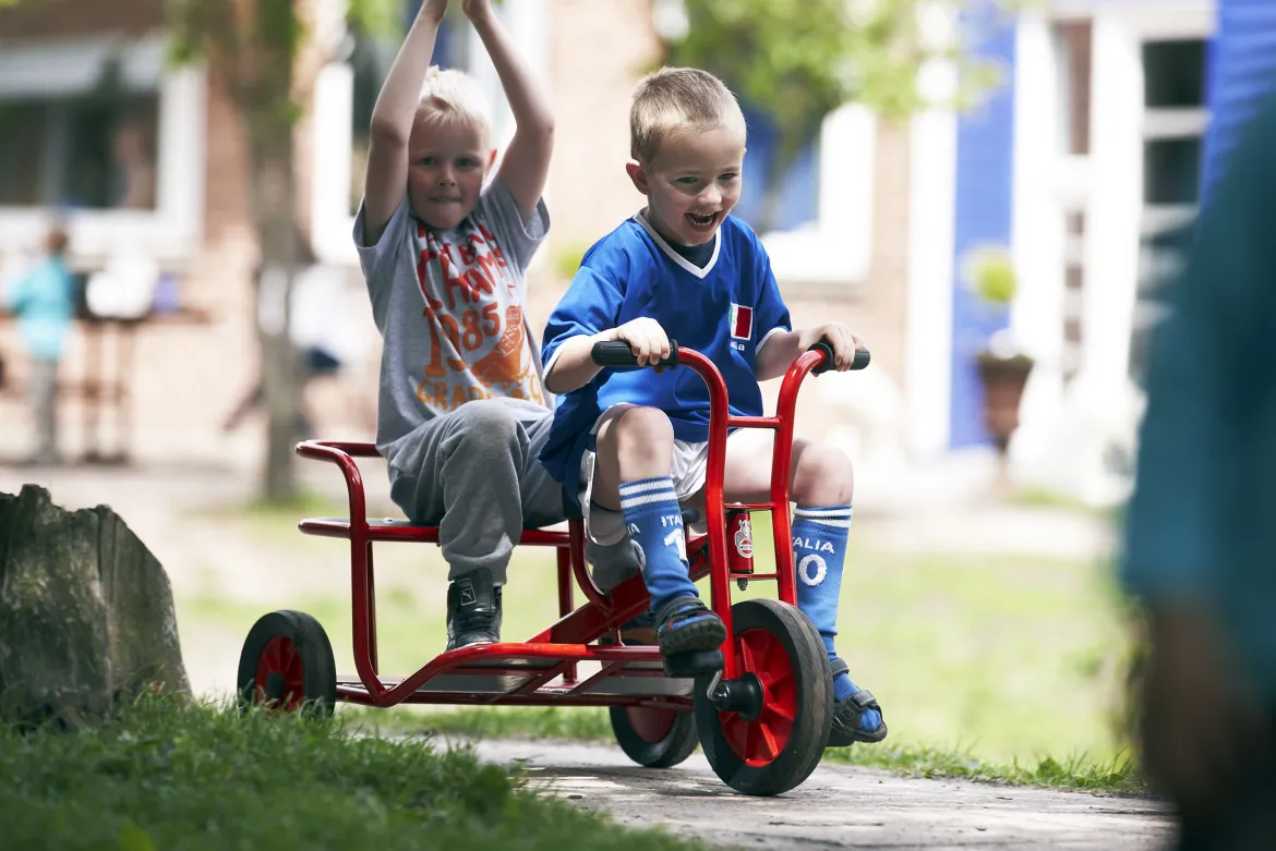 Winther Dreirad mit Sitzbank, Doppeltaxi, rot, 4-7 Jahre, VIKING Kinderfahrzeug