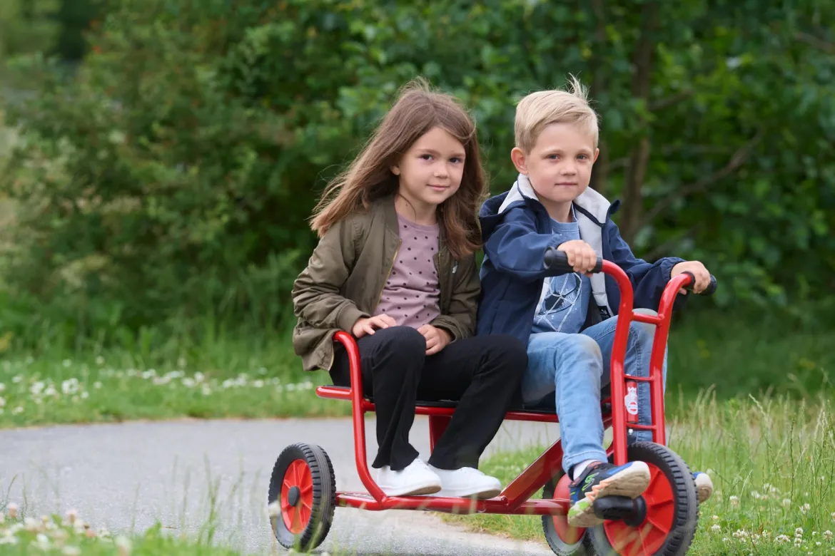 Winther Dreirad mit Sitzbank, SidebySide Taxi, rot, 4-7 Jahre, VIKING Kinderfahrzeug