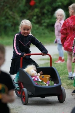 Winther Dreirad mit Transport-Box vorne, Kangaroo rot, 4-7 Jahre, VIKING Kinderfahrzeug