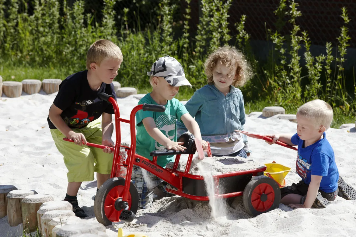 Winther Dreirad mit Transport-Wanne, Truck, rot, 4-7 Jahre, VIKING Kinderfahrzeug