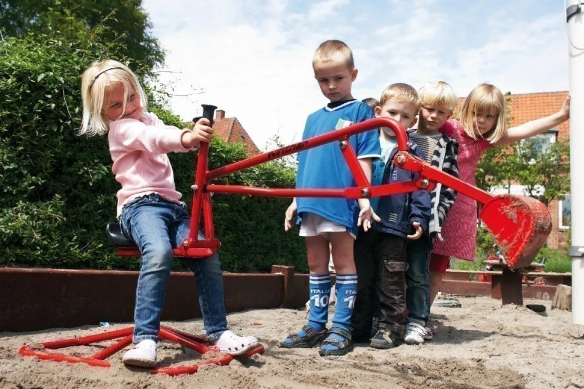Winther Kinder-Sitzbagger für den Sandkasten, rot, 4-10 Jahre, VIKING CHALLENGE