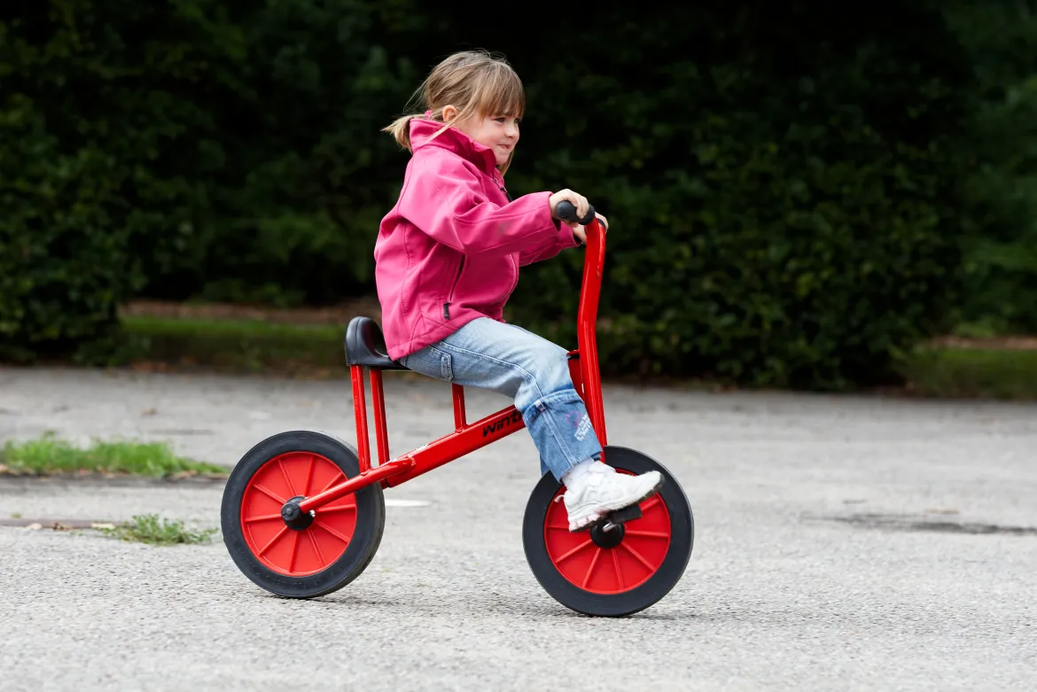 Winther Kleines Lernfahrrad mit zwei Rädern, rot, 3-5 Jahre, VIKING Kinderfahrzeug